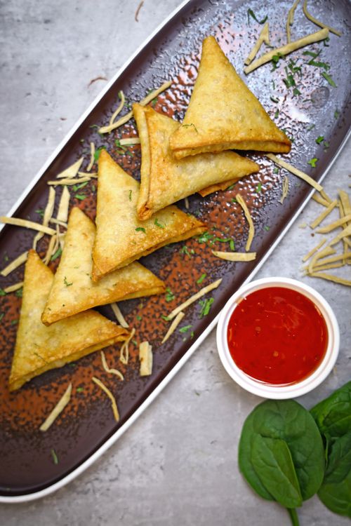 Fotografía de samosas preparadas · sugerencia de presentación